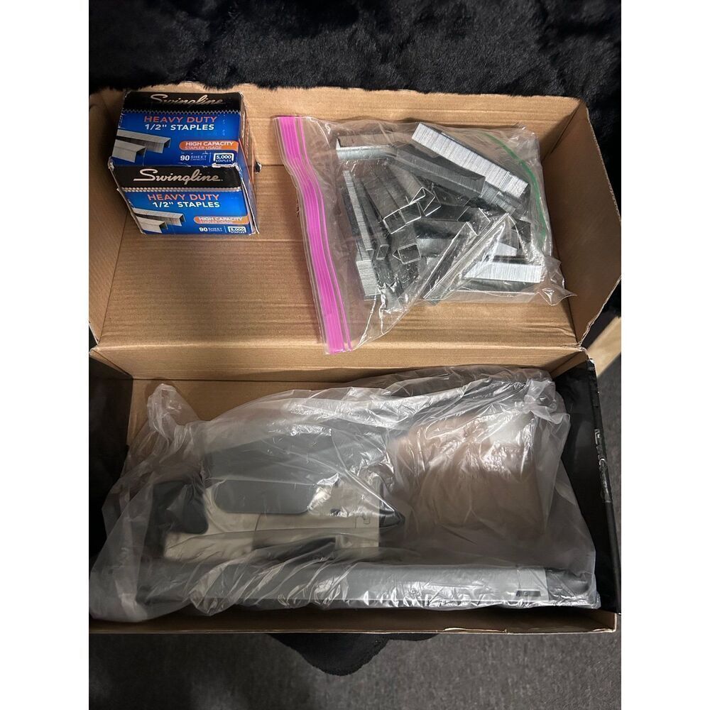Used once Swingline Heavy-Duty Stapler 160-Sheet Capacity